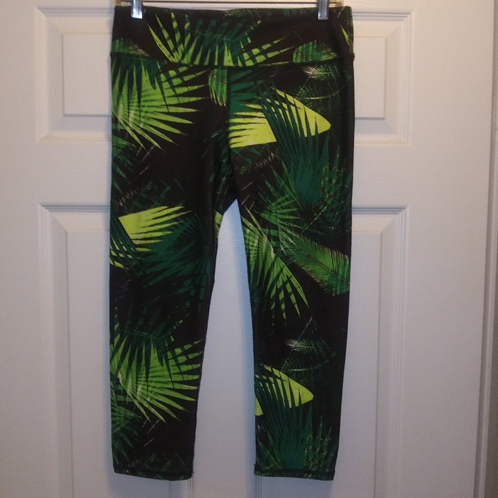 Fabletics Womens Leggings Black w Green Yellow Palms Leafs Capri Cropped SZ M